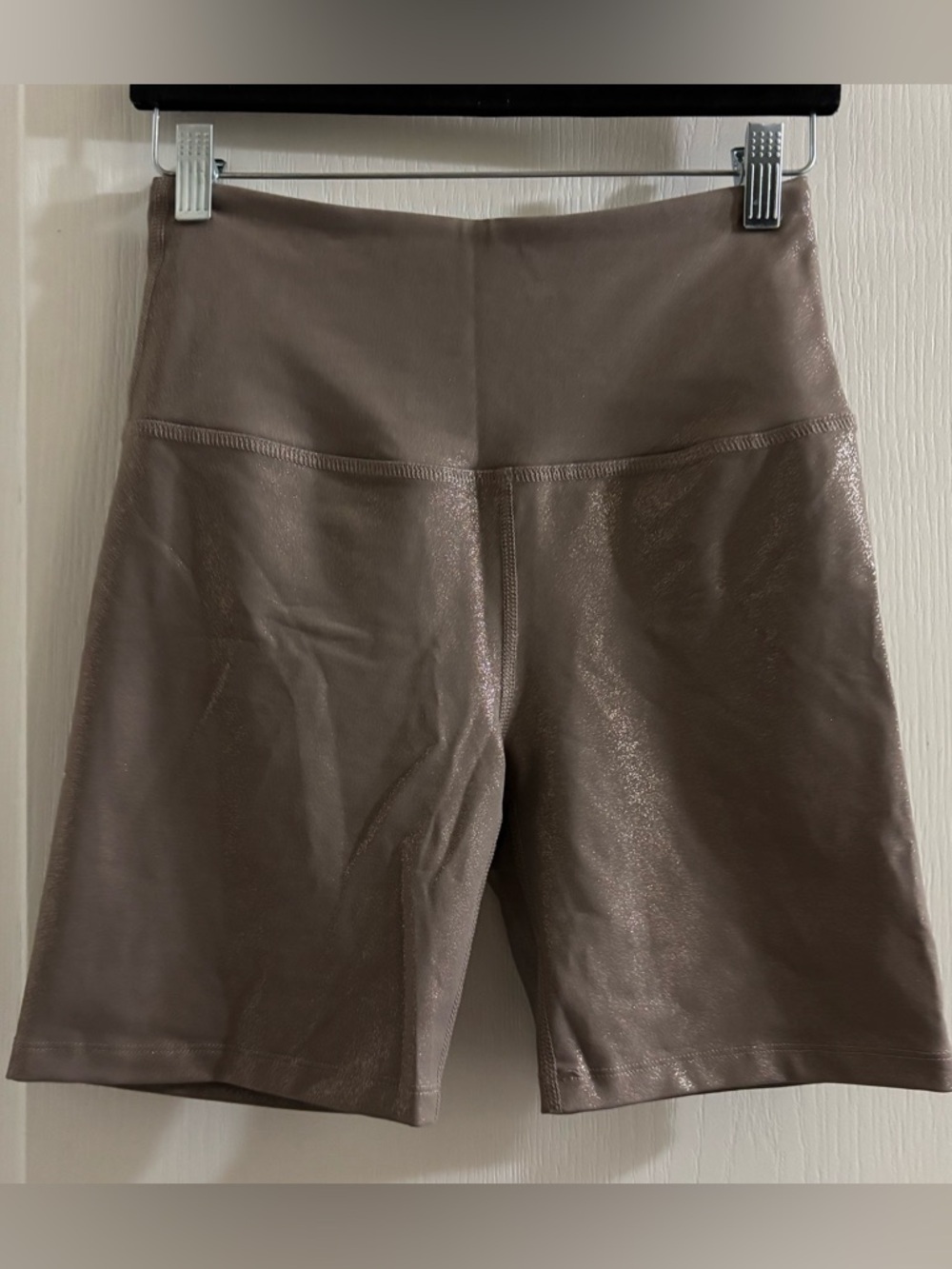 Beyond Yoga Women's Shimmer Bike Shorts - Taupe Brown